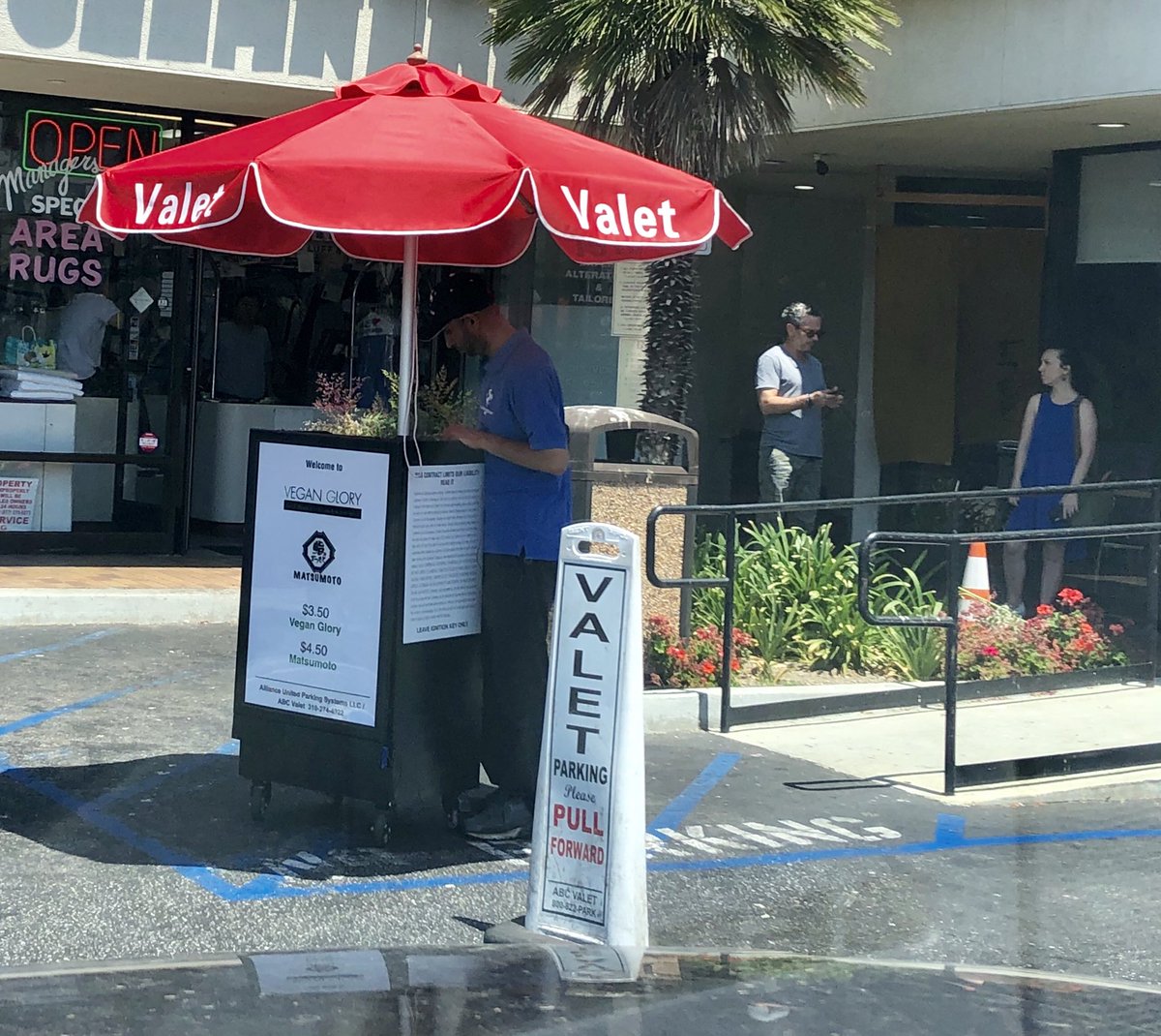 sooo... LA's current 2019 *winner* for misusing an #accessible parking spot: @VeganGlory at 8393 Beverly Bl. puts their valet IN the CLEARLY marked accessible space EVERY DAY...& blocks the minimall ramp too
cc @LACDOD @MayorOfLA   #disabled #SuckItAbleism #CripTheVote  #ADAFAIL