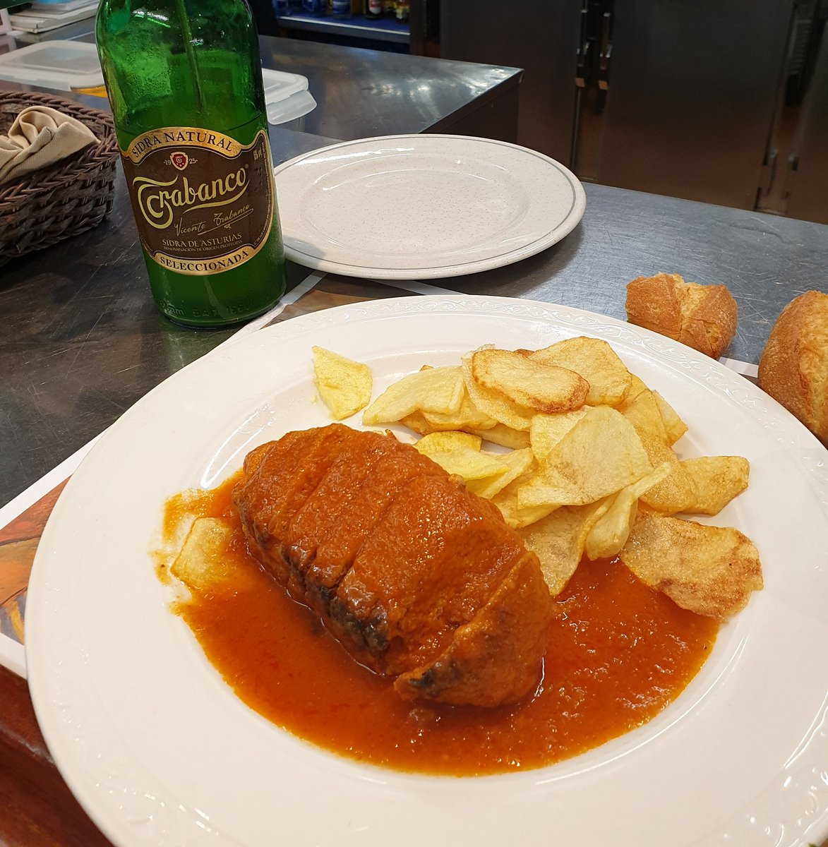 rugorator's tweet photo. Por si alguien duda de que estoy en #Asturias.
#RolloDeBonito y @SidraTrabanco.
El Rollo es ese gran desconocido de la gastronomía asturiana (y que así siga), pero como ahora el mundo solo tiene ojos para el cachopo.
Creo q llevo los niveles de metil-Hg mejor que el Ibex35 https://t.co/JEPNEn7In1