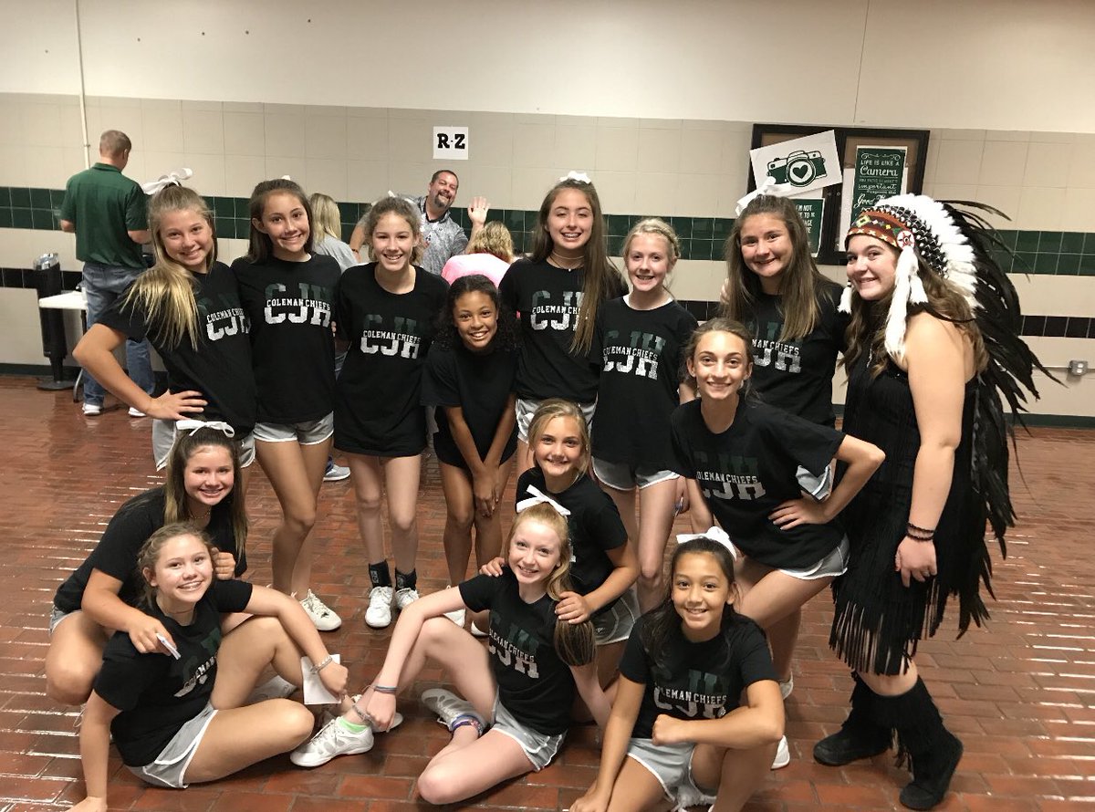 Coleman_Chiefs's tweet photo. Lots of great help at Coleman schedule pick up!  #theColemanWay https://t.co/6zNcZ86YsC