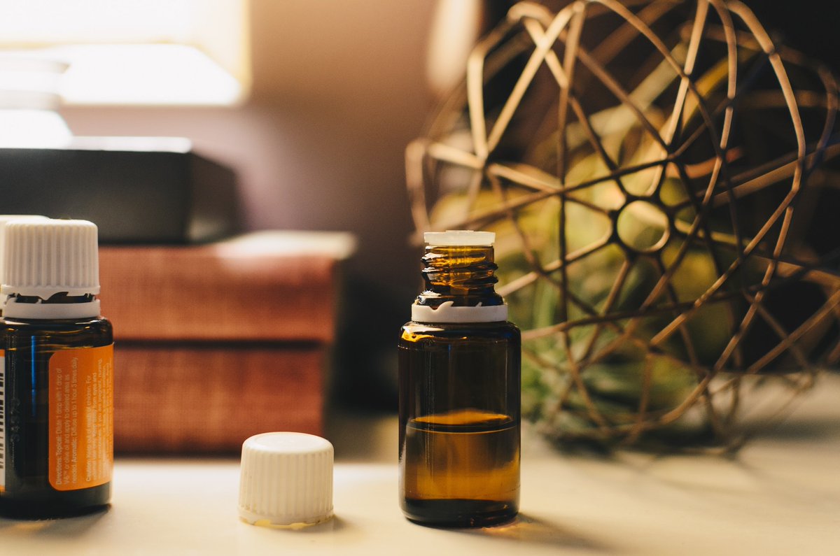 czy_li's tweet photo. If your essential oil has been used for more than 3 years, pls check the rest up before your next use. If you see a big change in the way an oil looks, feels or smells, you should throw it out, as it has probably spoiled and could irritate your skin or cause an allergic reaction. https://t.co/yGpCT8IdUn