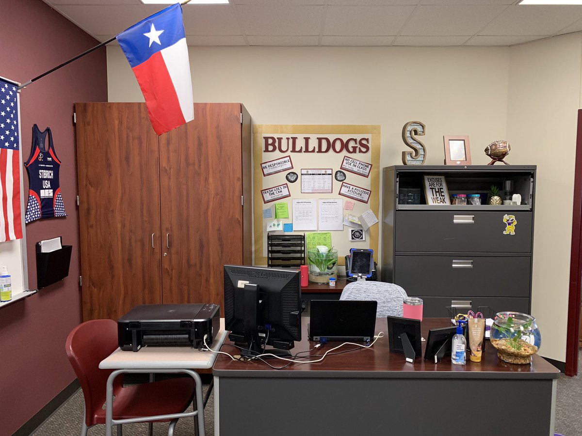 stibrich's tweet photo. All set to meet my new Geometry kids and their parents! #openhouse #geometryisfun @HumbleISD_SCHS https://t.co/vbd4I6geb4