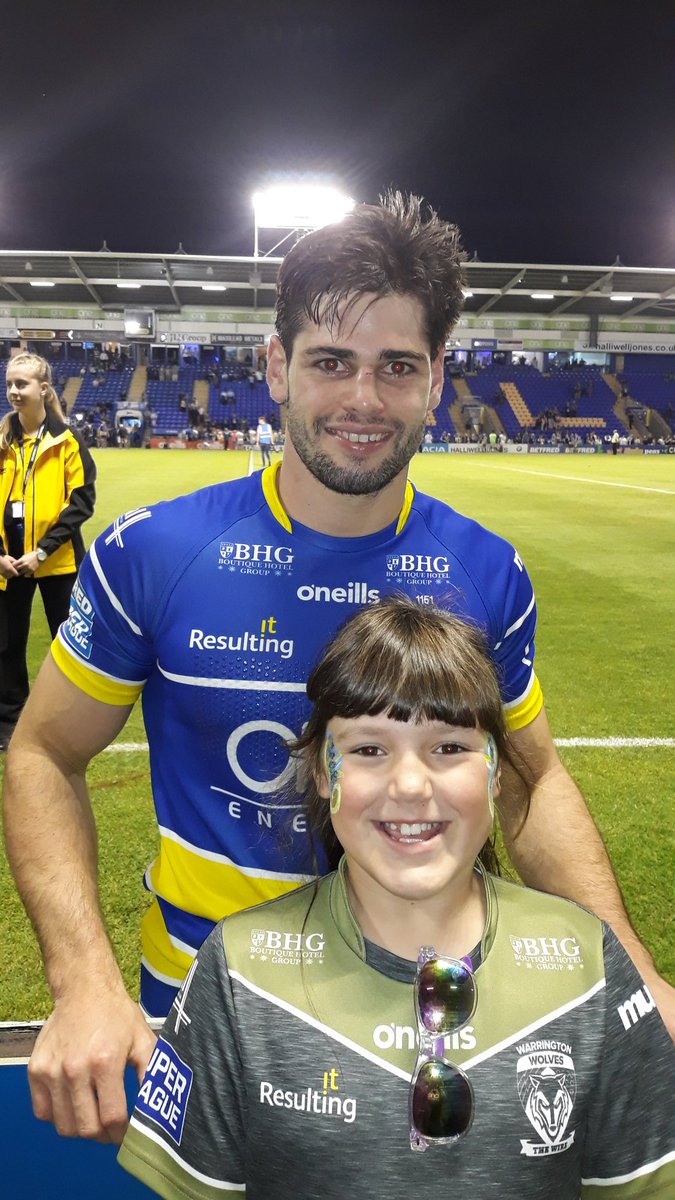 WireHunter's tweet photo. @WarringtonRLFC Great effort from all involved. Big thanks to #JakeMamo and @mattwilldavis7 for their photos with Emily. #COTW #Wire2019 https://t.co/wpnwcypxj4