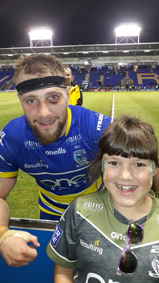 WireHunter's tweet photo. @WarringtonRLFC Great effort from all involved. Big thanks to #JakeMamo and @mattwilldavis7 for their photos with Emily. #COTW #Wire2019 https://t.co/wpnwcypxj4