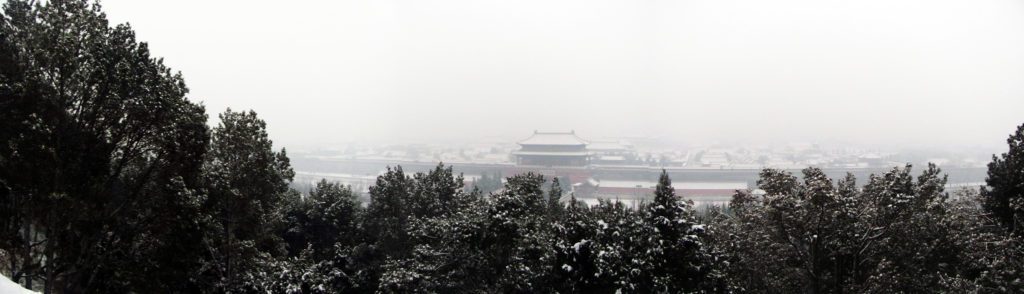 O que Ronaldinho faria num rolê aleatório pela China! Acho que sei! Tomaria suco de groselha numa loja de Vampiro! mochilaeprosa.com/role-aleatorio…