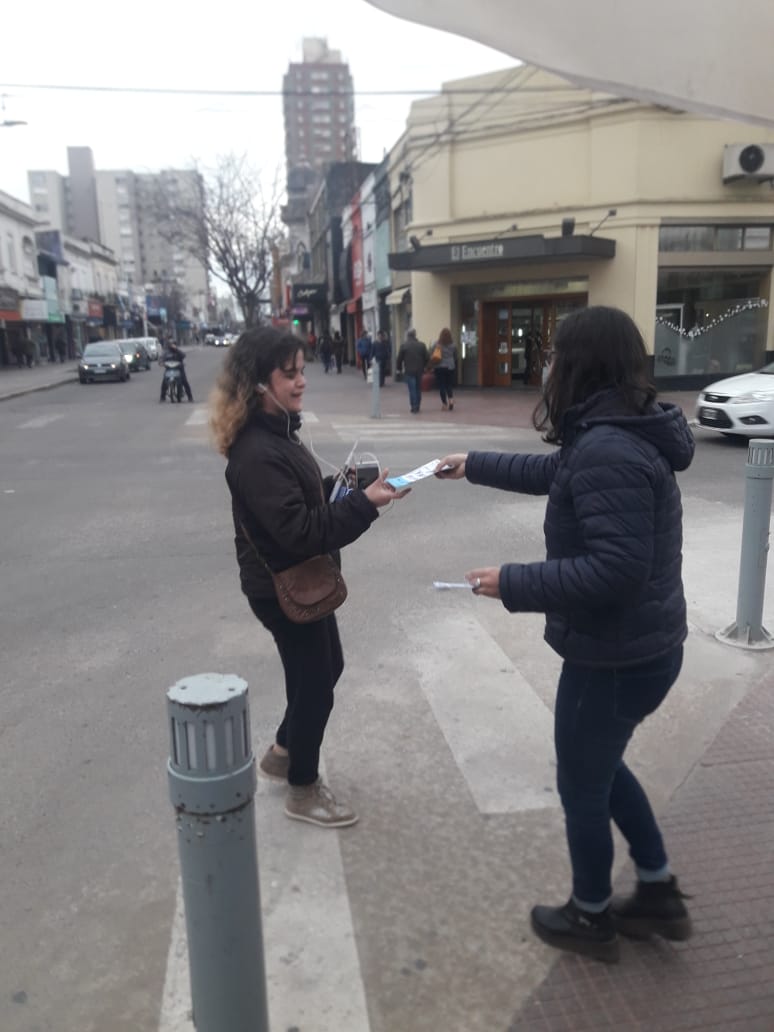 LucilaLaguzzi's tweet photo. 🗣Seguimos conversando con vecin☀️s de la ciudad en Arias y Roque Sáenz Peña🙋♀️🙋♂️
También, les informamos en qué escuela, mesa y número de orden votan éste 11 de agosto
#Lista4📩🗳
#PonerAJunínDePie
#NuevoEquipo #MarioMeoniIntendente https://t.co/TenKNq1bRF