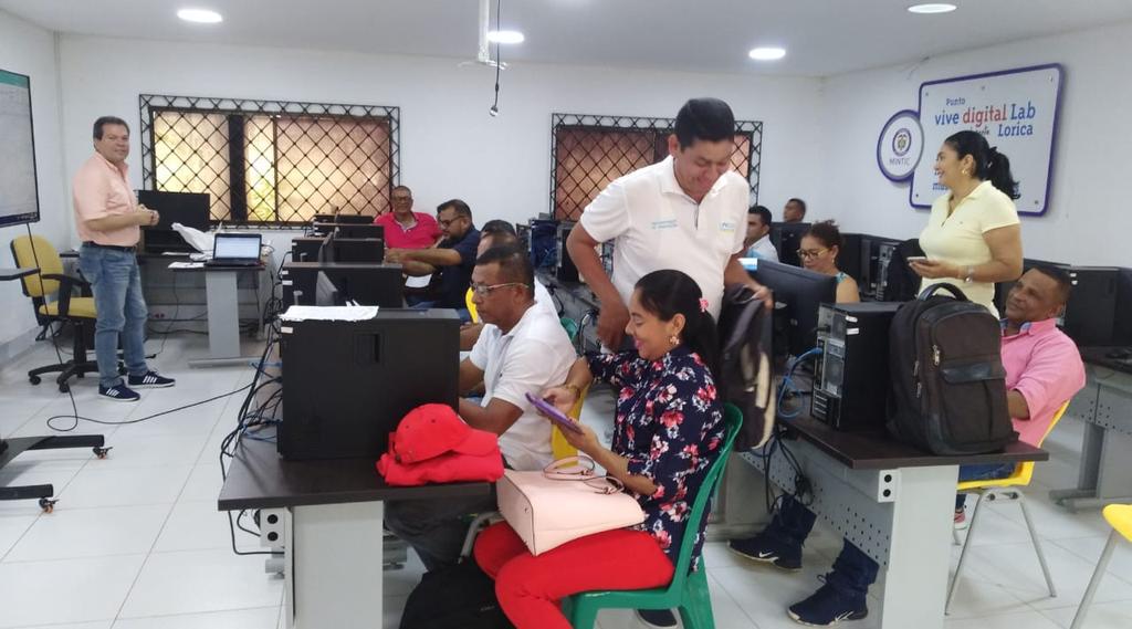 SEMLORICA1's tweet photo. Iniciamos #Hoy el curso de informática impartido por el #SENA, en el punto #ViveLab de nuestro municipio. En las gráficas funcionarios @SEMLORICA1 en un primer grupo, recibiendo clases de EXCEL. #NosCapacitamosParaMejorar
#CalidadEducativa
#InspecciónyVigilancia
#Cobertura https://t.co/rQMjMagkIU
