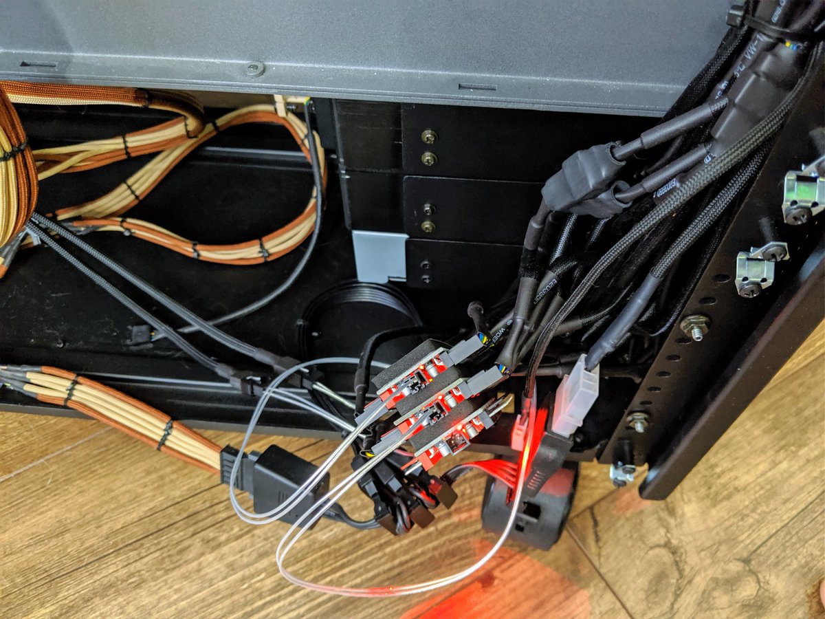 TheProfosist's tweet photo. People wonder why I always insist on using 3M #DoubleSidedStickyTape, this would be why. Tried putting it back on a couple time with the same result before using the grey with red backing 3M tape. #TechLife #BuildLog #Anthrax9 #CustomPCBuild #PCrepair #DIY https://t.co/Eh9sRfugiN