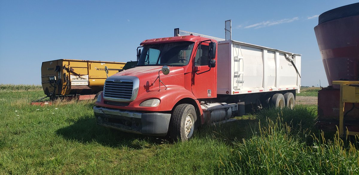 2006 freightliner with 22foot brehmer box $28,900