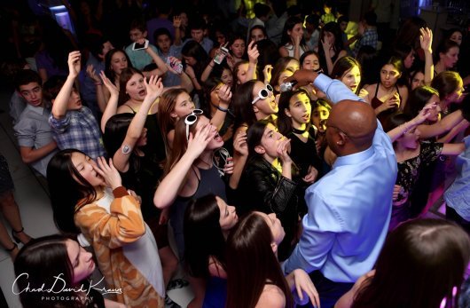 Did you know many DJs offer a full-service?
Entertainment, lighting, staging, lounge furniture and so much more!
See them here! ow.ly/936E50vslpf
#MitzvahMarket #BarMitzvah #BatMitzvah #Mitzvahs #MitzvahEntertainment #MitzvahDJ