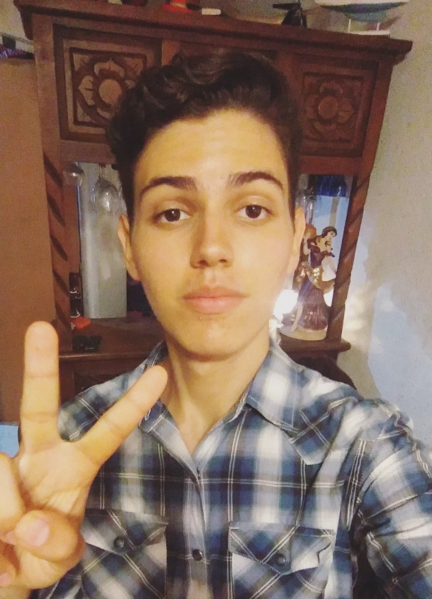 DylanStylan_'s tweet photo. Tengan un buen jueves bandita ✌❤ https://t.co/KombUmOu0t
