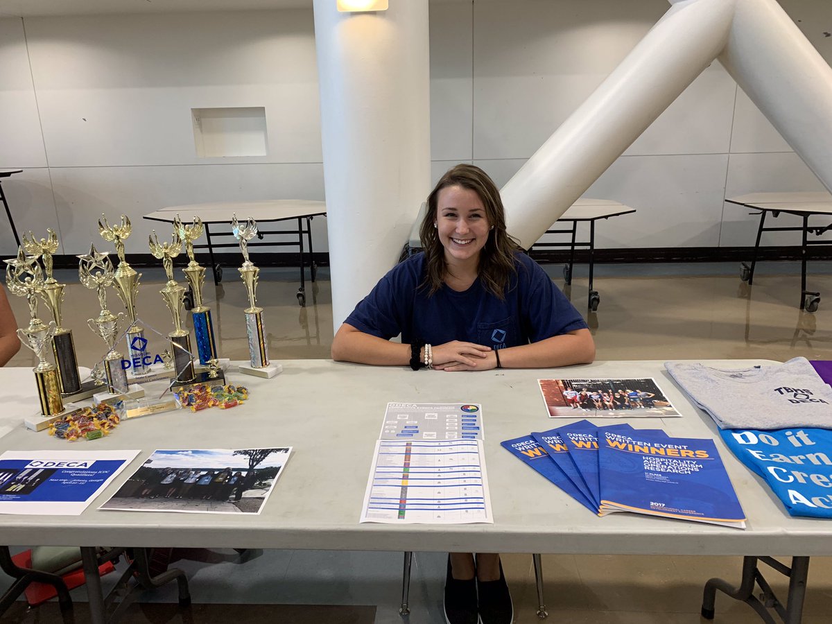 jodiking0921's tweet photo. Come talk to your 2019-2020 DECA President during orientation and open house!!! https://t.co/41ePdwCm3t