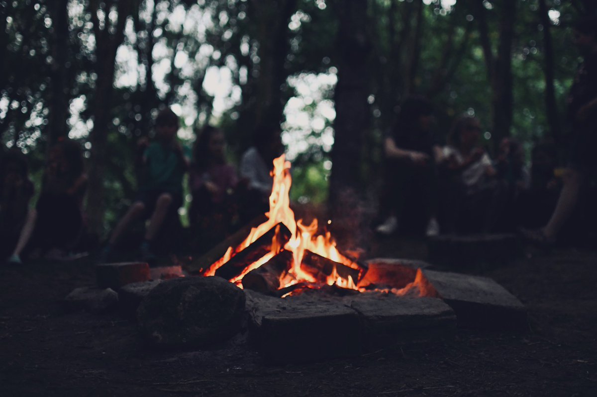 Laggercamp's tweet photo. One last time! We love singing and drinking cocoa around the campfire at Lagger! 🔥 #fillupmycup #montague #poorlittlebugonthewall #campfiresongs #sayboomchicaboom #himynamesjoe #lordlongleathadagamereserve https://t.co/kpjZibX8Gr