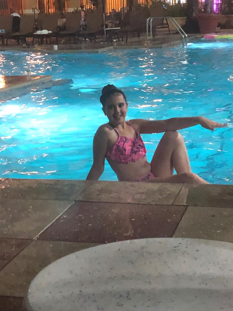 ElizabethMurr11's tweet photo. My friend Kellie, is a finalist in Floridays Resort's Photo Contest - help rally votes: https://t.co/Pv3E4RzW8s @FloridaysResort https://t.co/aJthJkDRzY