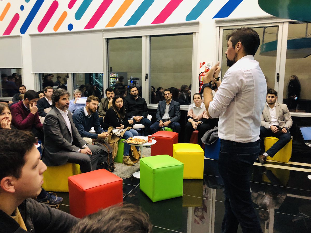 ElHubL2's tweet image. “Resolver las consultas que se tienen que hacer casi instantáneamente entre dos alternativas en el menor tiempo posible es posible gracias al IoT: potencia de cómputos a la mayor velocidad posible” @Farhoivo 
@L2_LaSegunda #InnLAB #EnamoradosDeLaInnovacion #LaSegundaSeguros