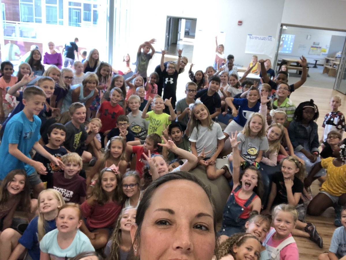 robinsons_room's tweet photo. This was the Day I Began...my first read aloud with Ss as a Teacher Librarian! Thanks #SESThirdGrade for spending time with me! @SoutheasternEl1 @lori_cush @MrsFinnersonSES @KellyWolf14 Miss Smiley &amp; Mrs. Strnat @JackieWoodson https://t.co/be2Iml30hk