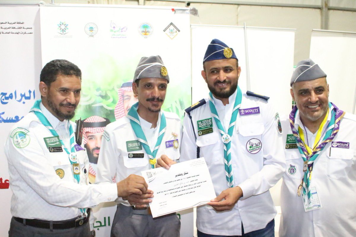 Afif_lions's tweet photo. القائد الكشفي / حمد فالح المغيبي يحصل على شهادة شكر وتقدير من قيادة المعسكر لتفاعله مع برامج المعسكر #العالم_في_قلب_المملكة_1440هـ #كشافة_تعليم_عفيف https://t.co/OCnloYOUVu