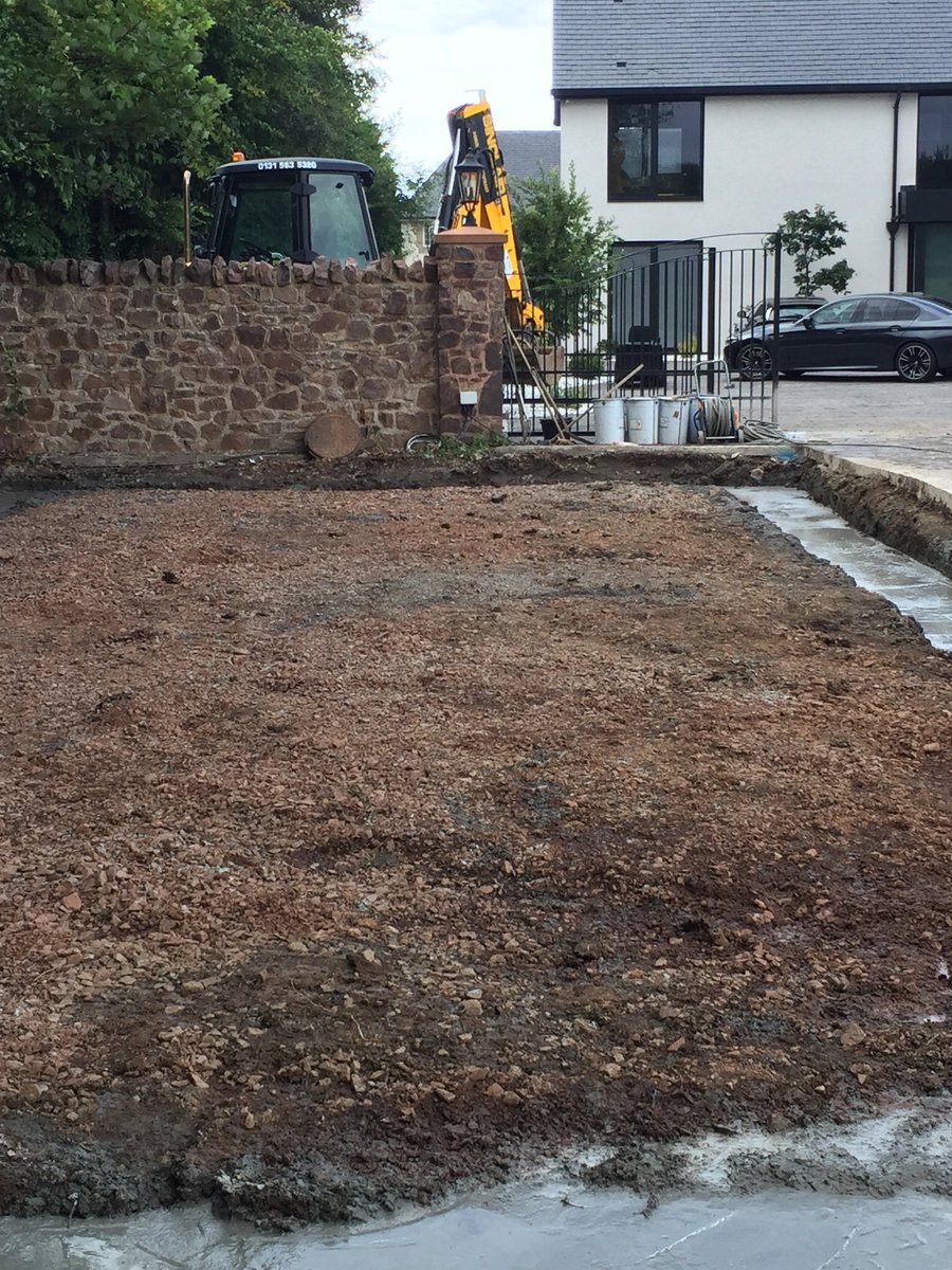 SinclairPlant's tweet photo. Busy @SinclairPlant digging and laying concrete for a large garage foundation

#foundation #edinburgh #concrete #digging #garage https://t.co/ZIrXyECCtx
