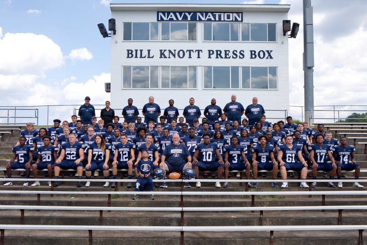 BobLImages's tweet photo. Your 2019 Dinwiddie General Football squad.  @dinwiddieproud @GeneralsFootbal @DinwiddieSports @BradAtk06686470 @hatfieldsports @TheRVASportsNet @_Almighty_Taee_ @Dean78665802 @hokietlbeard @CoachCriz @GHessRVA https://t.co/Z7gJYryfO8