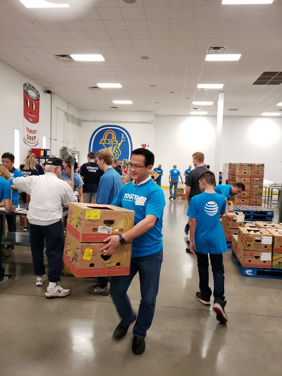 mrsherd2015's tweet photo. What an amazing turnout for #ctxfoodbank volunteer day and @WomenOfATTatx ! #attgivesback #lifeatatt #volunteering https://t.co/WxvmvKJUyw