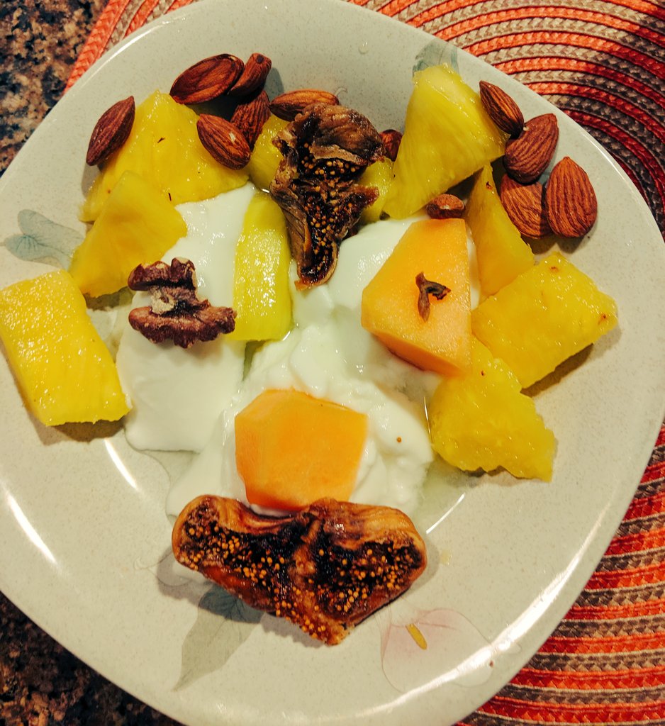 art_artlee's tweet photo. #NJ "Have a grateful & creative day" #artsandhealth #artmatters #breakfastmatters #pineapple #walnuts #almonds #nonfatyogurt #humormatters #ethicsmatters #golf #highhandicapper #bogeys #collageart #representationalart #volunteer #voluntariado https://t.co/iV76tEz2Nv