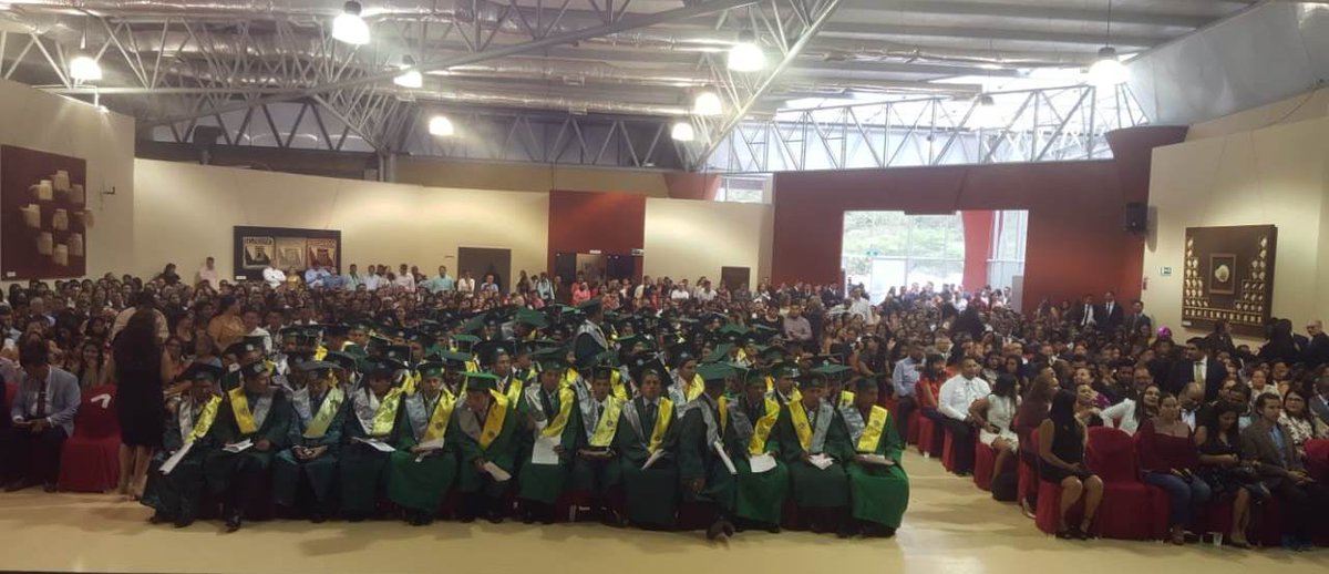 ces_ec's tweet photo. 📍En Montecristi, Carmita Álvarez, consejera Académica del CES, participa en la Ceremonia de Graduación de la XI Promoción de técnicos y tecnólogos del Instituto Superior Tecnológico Luis Arboleda Martínez, que se lleva a cabo en el Centro Cívico Ciudad Alfaro. https://t.co/5iHfaxntSV