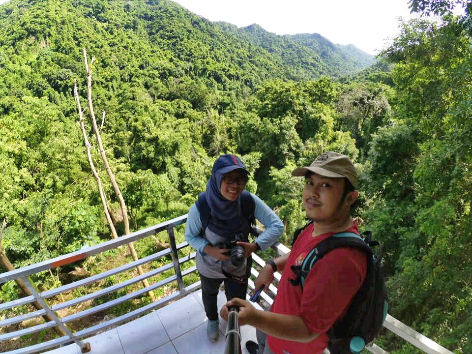 Lazwardy1's tweet photo. Rindu itu Berat. Biar Aku Saja cc @Riskygustinaa istriku tercinta. Asyiiik #FlashPostingNTB #OptimisSaja @djikp https://t.co/nEa0GgpdLr