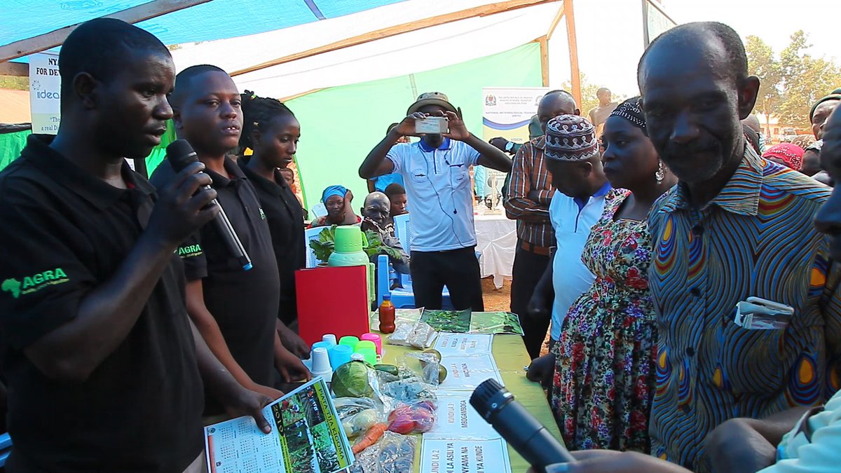 Katika kilele cha maazimisho ya nanenane kijiji cha Kidahwe waliaya ya Kigoma(V) zaidi ya wananchi 2000 wamepata elimu ya mbinu za kilimo bora, lishe ya mama na mtoto, makundi matano ya vyakula anvyopaswa ale mama mjamzito na mtoto kutoka shirika la Nyakitonto youth.