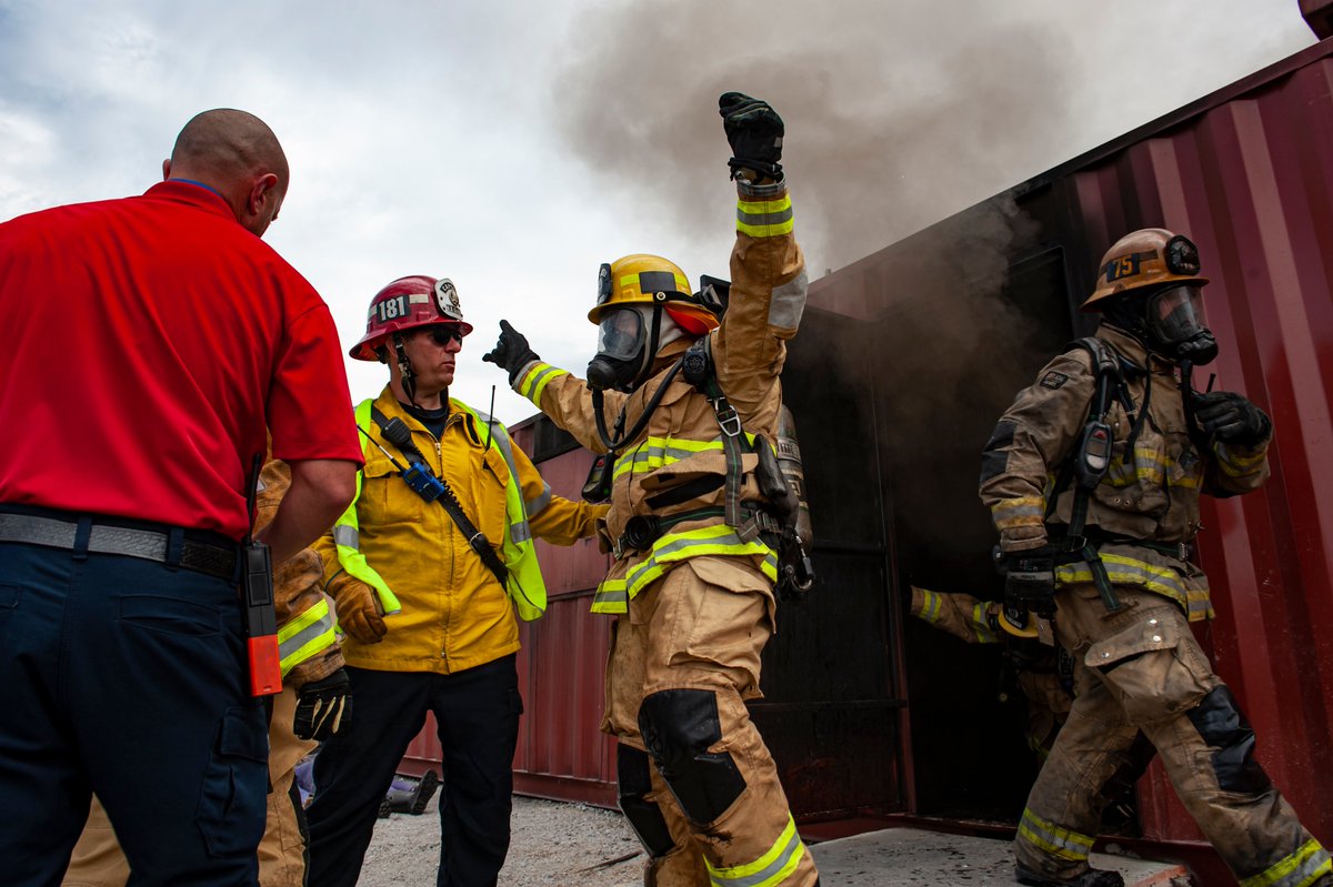 FirePhotoGirl's tweet photo. @PMJeff @SBCoFFLocal935 #SBCoFD #Local935 #SBCoFireOps101 https://t.co/Dw8HRbtTNe