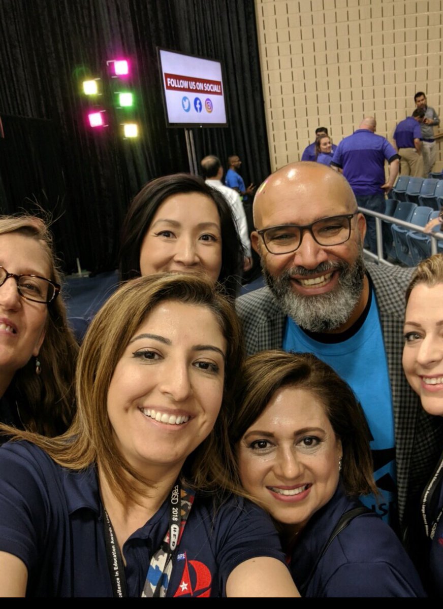 mrs_saleem123's tweet photo. APE’s 5th grade teachers meeting Mr. Dupre @superdupre 🎉🎉 https://t.co/cLAb62niIk
