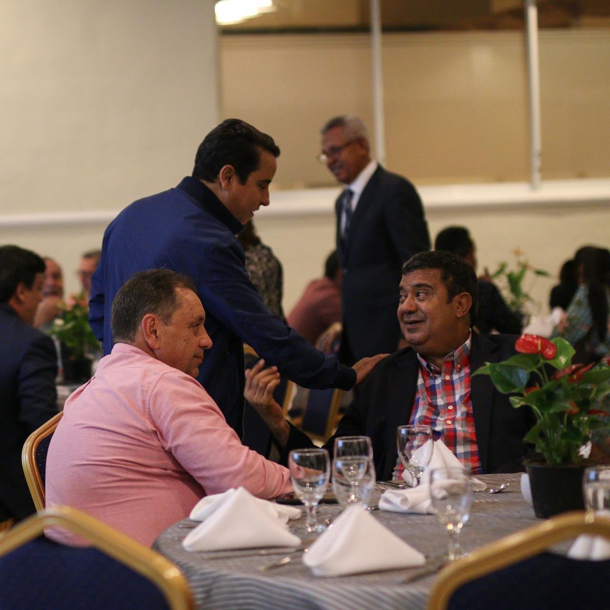<a href="/EuclidesLaVega/">Euclides Sánchez</a> en la importantísima actividad Organizada por el Cluster Ecoturístico de Constanza, la Cámara de Comercio y Producción de La Vega, y el CEIRD, donde se trató sobre el potencial Ecoturístico y de Exportación del Municipio de Constanza.