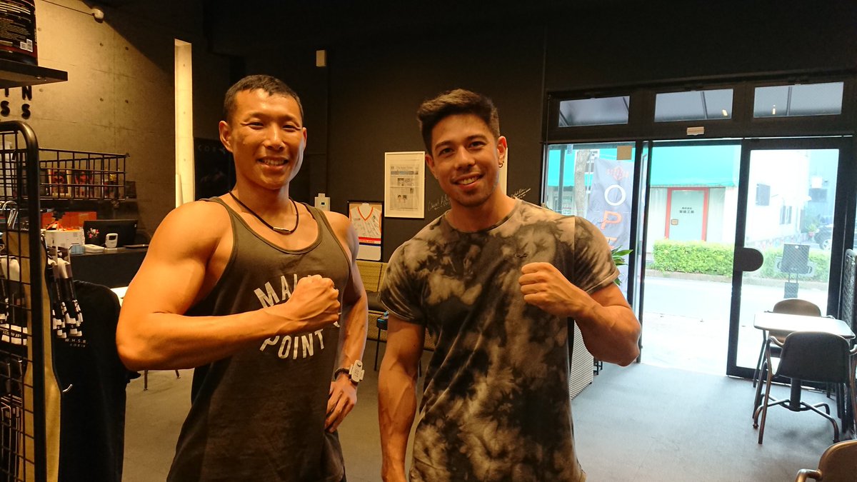 solP's tweet photo. 先日ずっと行きたかったカネキンさん（@KanekinFitness）のジムへ行ってきました

最高のジムでした！💯💯💯
写真撮影も快く応じて頂きありがとうございました
カネキンさんはデカくてイケメンでした
あんな体目指してこれからもトレーニング頑張るぞ💪💪 https://t.co/WzUVuj2btj