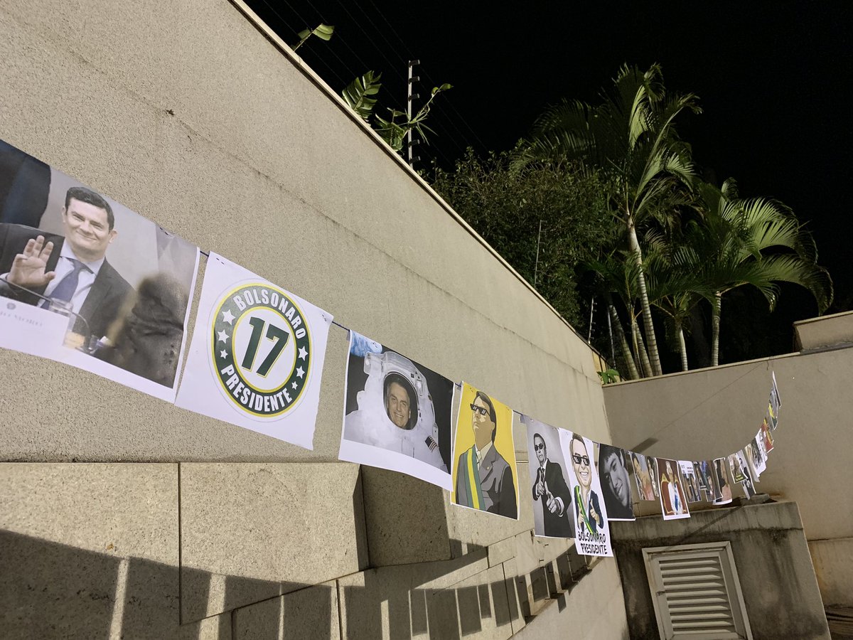 RenatoZaar's tweet photo. Quando você é Pró Governo e faz aniversário. @CaioCopolla @jairbolsonaro @BlogDoPim @augustosnunes @SF_Moro @BolsonaroSP @RodrigoMaia @radiojovempan @OsPingos https://t.co/Sz3SuVbNGk