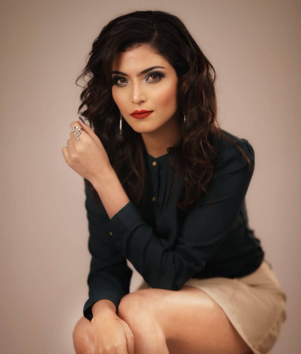 crizaze_models's tweet photo. Model: #FarhatFiroza
Agency: Crizaze Models @crizazemodels 
Studio: Crizaze Studio 
Photography: #arjclicks @arjclickz
Makeup &amp; Hair Style: @makeoverbysangee
#modelling #fashion #crizazemodels #crizaze #crizaze_studio https://t.co/P5LCZocZAc