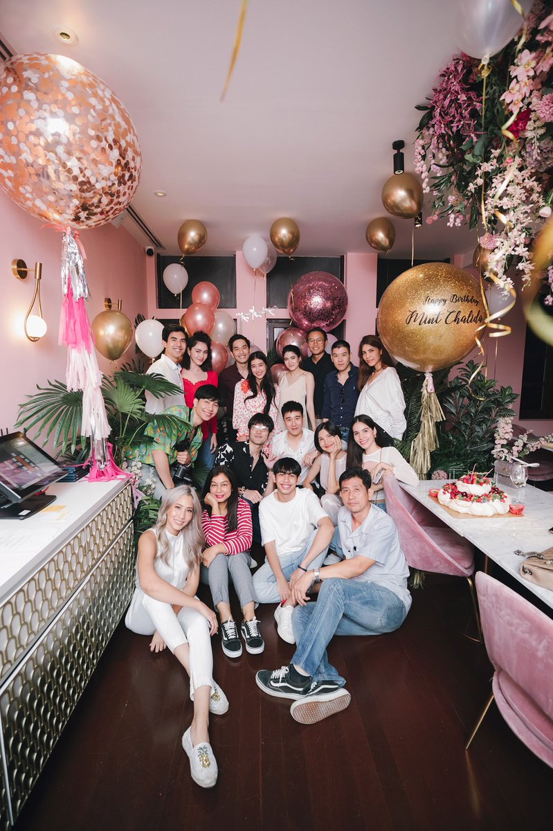 Miint_chalida's tweet photo. ขอบพระคุณทุกคำอวยพรที่ส่งมา ขอให้พรดีๆส่งกลับหาทุกท่านเช่นกันนะคะ วันเกิดปีนี้เป็นมีความสุขมาก ได้เข้ากราบสมเด็จพระวันรัตเนื่องในวันเกิดและ มีกัลยาณมิตรดีๆ แฟนคลับที่น่ารักร่วมเซอร์ไพรส์ #HBdmintchalida2019 https://t.co/NoI3i8dgQD