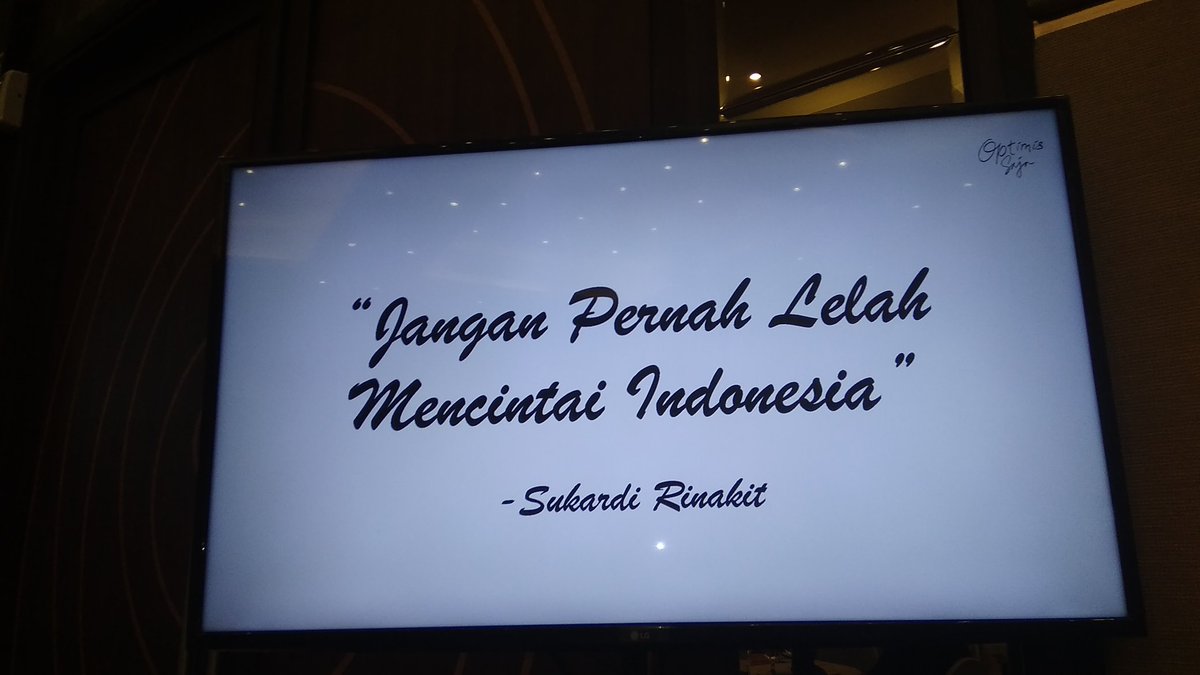 momo_DM's tweet photo. Dan, sebagai bentuk bakti pada negeri atas kebijakan terbaiknya, jangan lupa tunjukkan cintamu pada bangsa melalui karya! Apa pun hal baik itu, lakukan yang terbaik demi kebaikan.
#OptimisSaja #FlashPostingNTB https://t.co/GPz4ZE2RDs