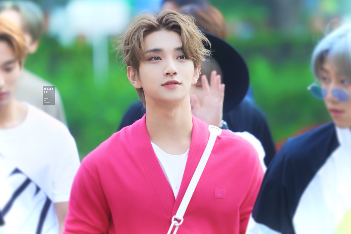 heatit1230's tweet photo. 190809 뮤뱅출근

오빠🥺🥺🥺🥺

#세븐틴⁠ #조슈아
#슈아 #Joshua 
@pledis_17 https://t.co/zER1dvfE8A