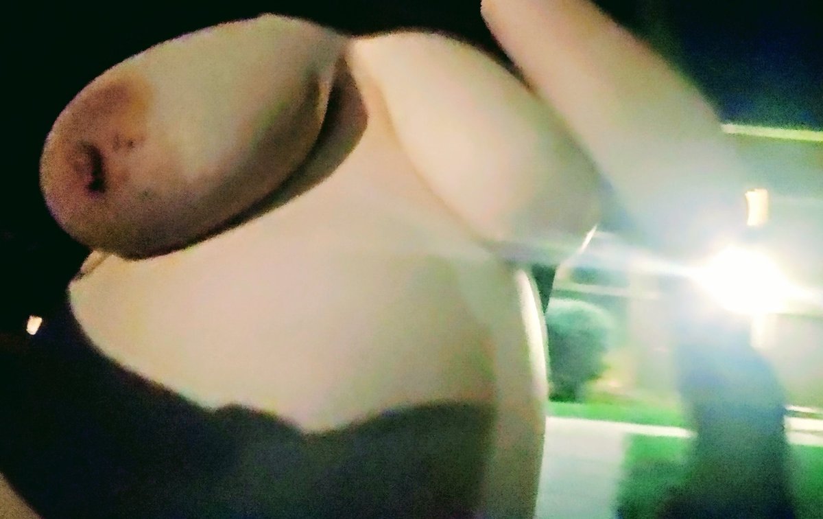 xxonlyforcumxx's tweet photo. If only the neighbors looked out their windows more often 😩🤷🏼
#useme #abuseme #rapeme #cumslut #exposed #outsideexposure https://t.co/etaepmbaf0