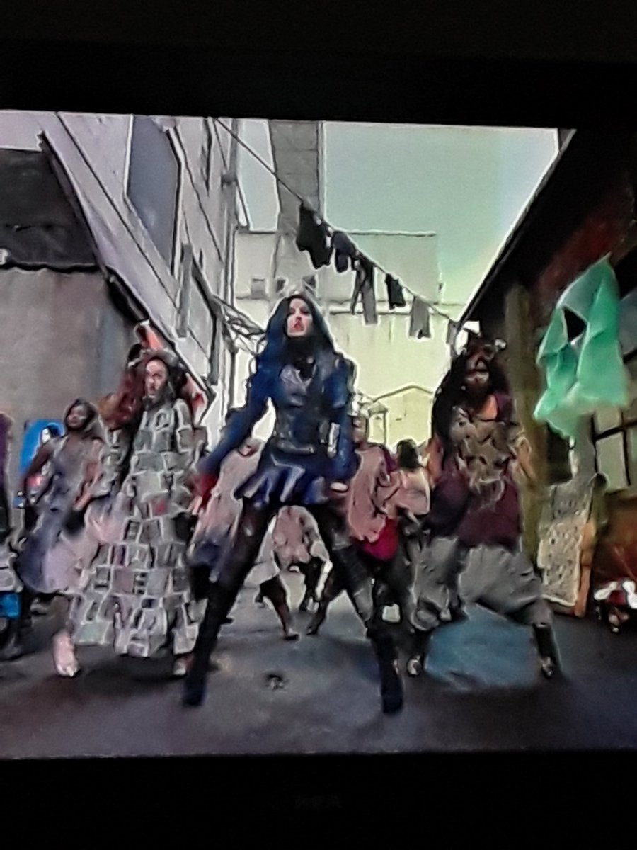 trish_mosier's tweet photo. Watching descendants 3 for the 900th time with my girls 🖤🖤🖤 #evie #mal @descendants @chinamcclain @SofiaCarson @DoveCameron https://t.co/HcsRcSqYgR