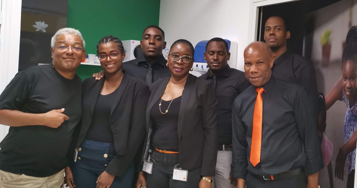 ChristopheNDI's tweet photo. Ce matin, la #matinale des #Zagrums était au #SmarStore de #BasseTerre , un bel accueil et de beaux échanges @Orange_Caraibe  @Alicia_StLouis  @MA_RAMRANI @ThierryKergall @CristianaCumain @HendryMombrun https://t.co/4GZX8LIq7H