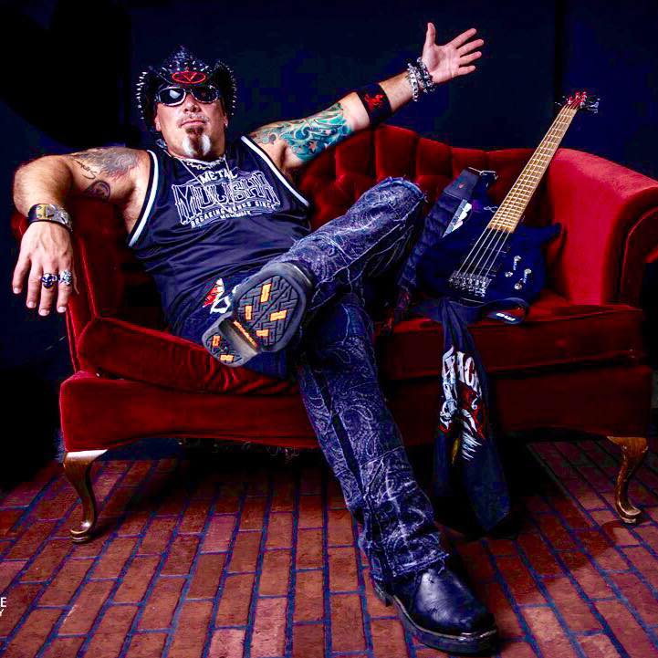 ICICLES_USA's tweet photo. Bassist Scott Rock Official @ThrowdownJonesX is living life large in his Big Daddy Bagger Chrome Diamond Icicles after rocking the house at the Beaver Bar at the 79th Sturgis Rally. Get your pair at https://t.co/3vrXIoFaJO #iciclesusa #throwdownjones #scottrock #scottrockbass https://t.co/ULi0EYQlAA