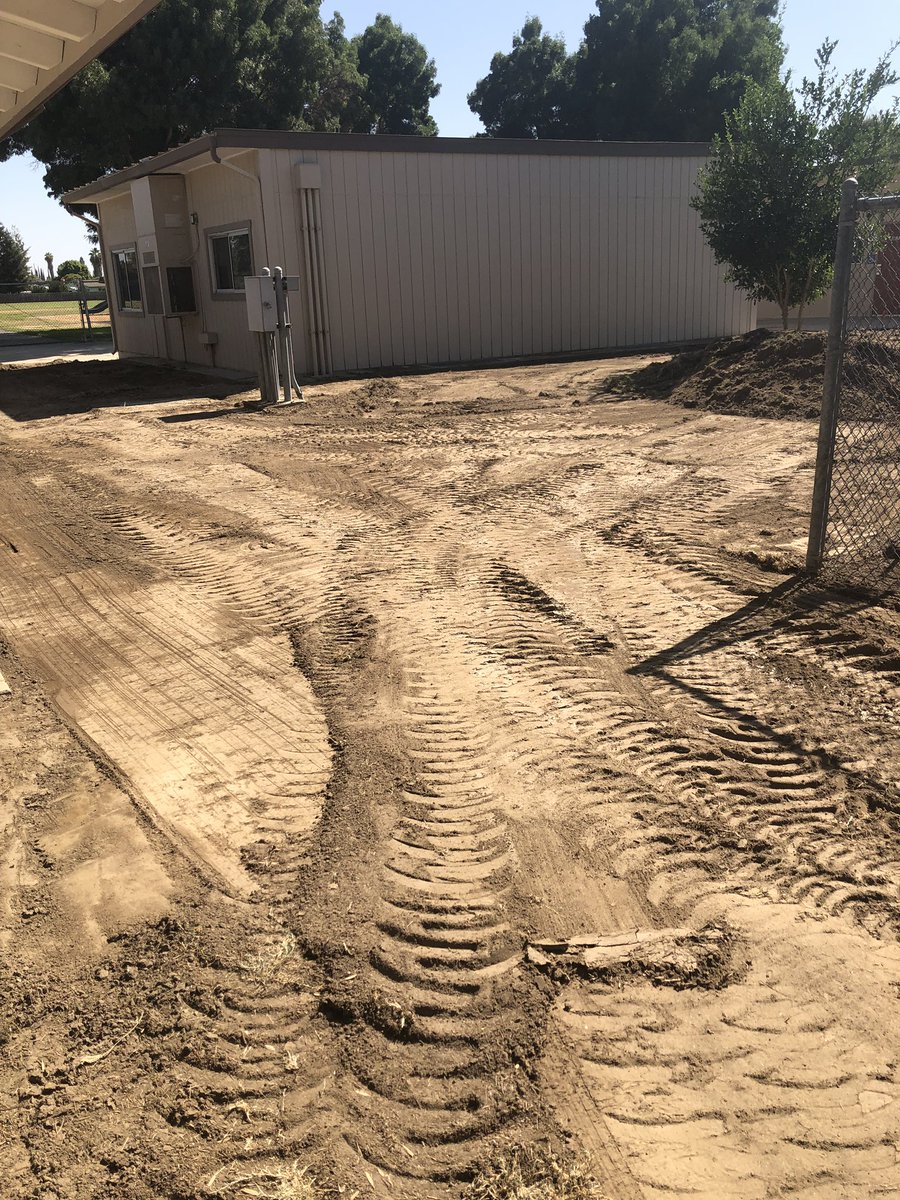 A great big shout out to the Grounds team at VUSD! From preparing for our garden, trimming trees, fixing sprinklers, and all the other jobs to make our campuses beautiful... We appreciate the great work you do!!
#VisaliaUSD #crestwoodchallengers