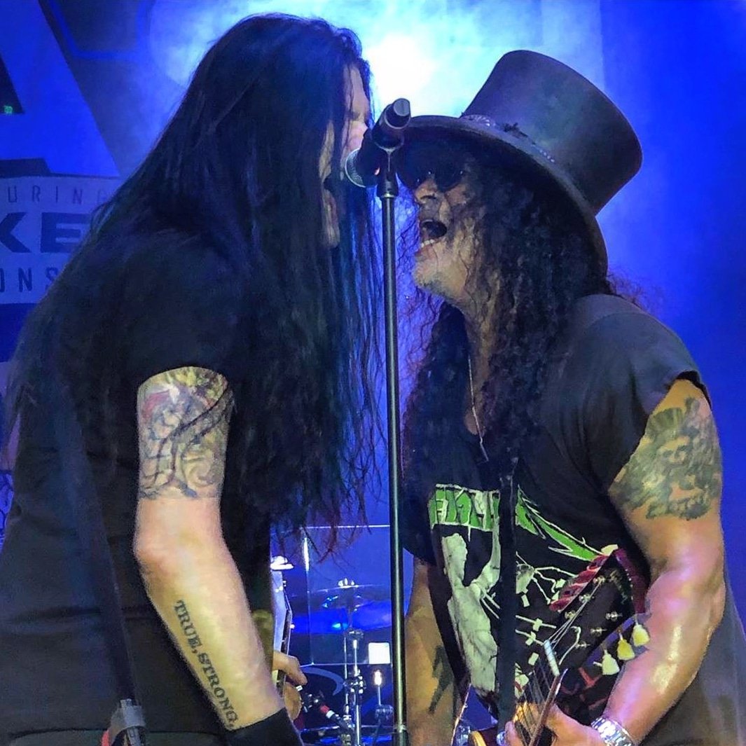 addict_slash's tweet photo. Last night gig #fortwayne 🇺🇲 @SweetPavilion #performancepavilion #livingthedream tour 2019 @slash feat @myleskennedy and #TheConspirators @Gaalbladderass @franksidoris @todddammitkerns #BrentFitz #toddKerns #frankSidoris #MylesKennedy #Slash #smkc 📷 Elizabeth Worcester https://t.co/L87USa9L53