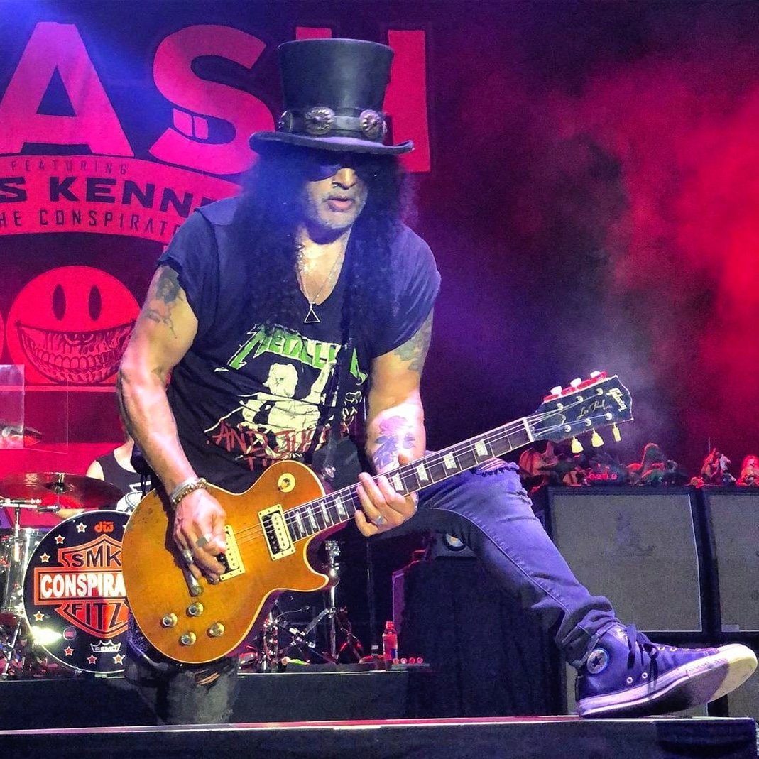 addict_slash's tweet photo. Last night gig #fortwayne 🇺🇲 @SweetPavilion #performancepavilion #livingthedream tour 2019 @slash feat @myleskennedy and #TheConspirators @Gaalbladderass @franksidoris @todddammitkerns #BrentFitz #toddKerns #frankSidoris #MylesKennedy #Slash #smkc 📷 Elizabeth Worcester https://t.co/L87USa9L53