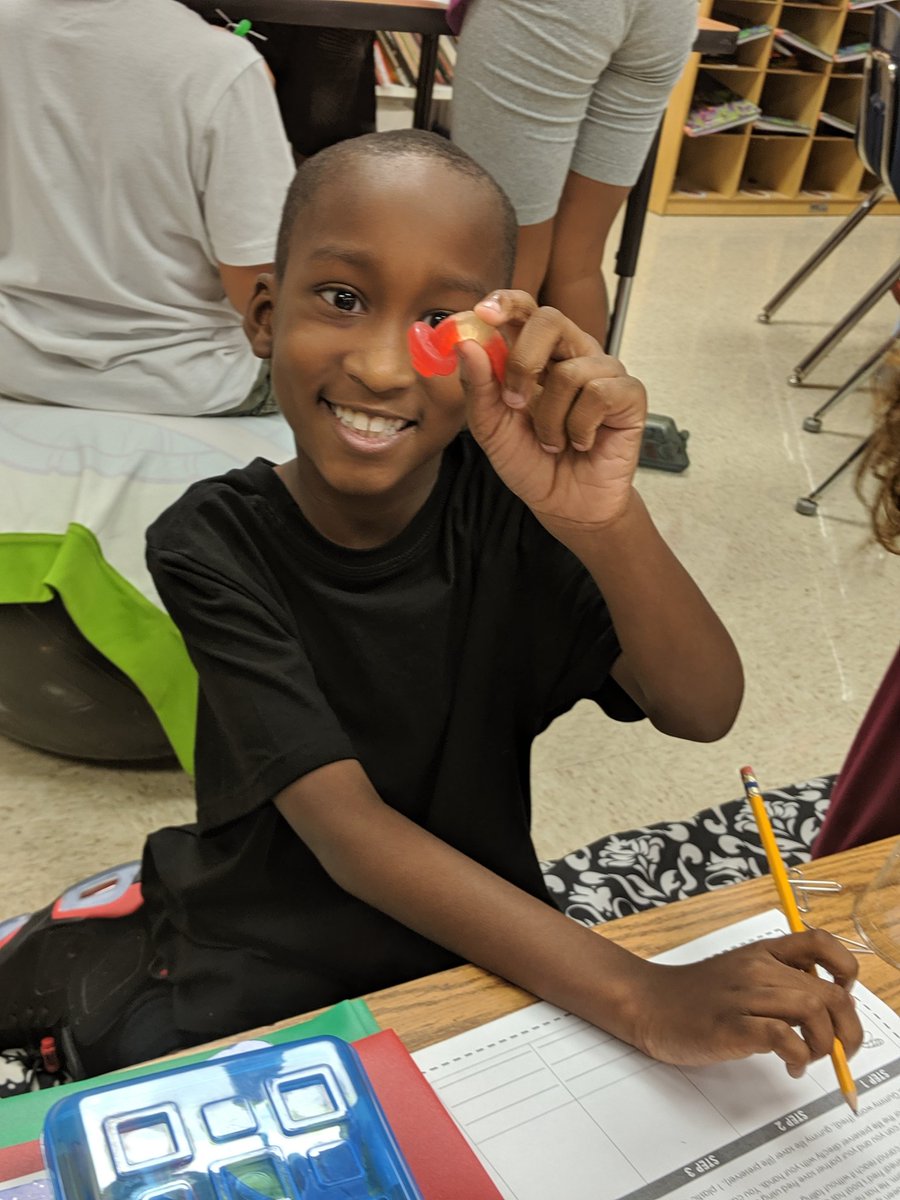MrsSharrock's tweet photo. Today we tried to save Fred, our gummy worm, when his boat capsized and left him stranded. We could only use 2 paperclips to rescue him. Some of us were successful ❤️ We learned to save him using the Scientific Method #tbirdfam https://t.co/JXxdr0SD5U