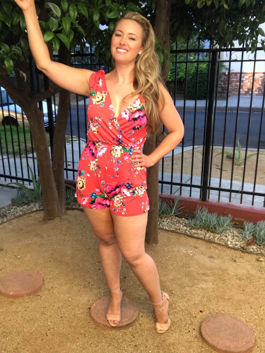 kateschettler's tweet image. sometimes you gotta reach for the higher-hanging fruit!🍊🍎 @express use my ring code 8482 for 15% off both men’s &amp;amp; women’s fashion 👔👗(exclusions apply) #expresslife #expresspartner