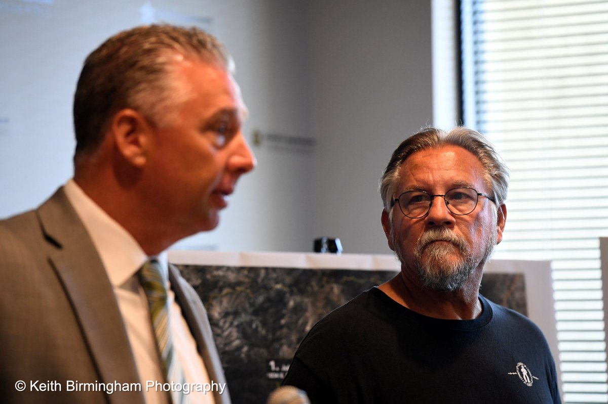 photowkb's tweet photo. Rick Custer the father of Amanda Custer along with #LASD LT. Scott Hoglund speaks #AmandaCuster, who is a possible #kidnapping victim out of #Monrovia during a press conference at the LASD Homicide Bureau. @NikonUSA #nikon #photography #family https://t.co/Mz3Kv0Kdxv