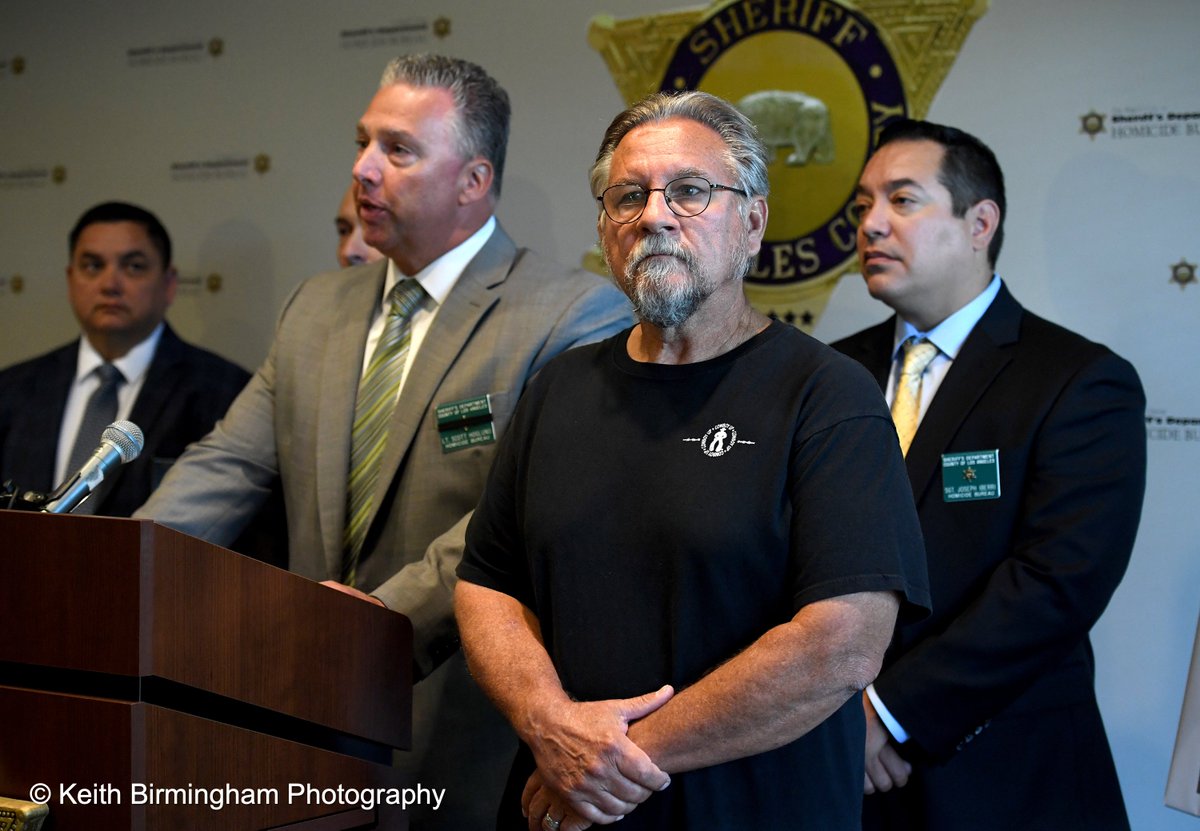 photowkb's tweet photo. Rick Custer the father of Amanda Custer along with #LASD LT. Scott Hoglund speaks #AmandaCuster, who is a possible #kidnapping victim out of #Monrovia during a press conference at the LASD Homicide Bureau. @NikonUSA #nikon #photography #family https://t.co/Mz3Kv0Kdxv