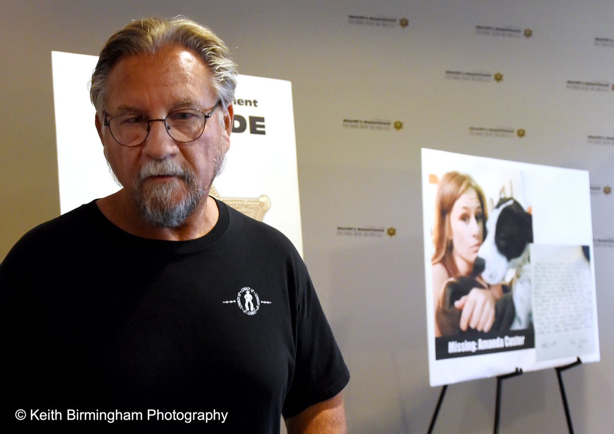 photowkb's tweet photo. Rick Custer the father of Amanda Custer along with #LASD LT. Scott Hoglund speaks #AmandaCuster, who is a possible #kidnapping victim out of #Monrovia during a press conference at the LASD Homicide Bureau. @NikonUSA #nikon #photography #family https://t.co/Mz3Kv0Kdxv