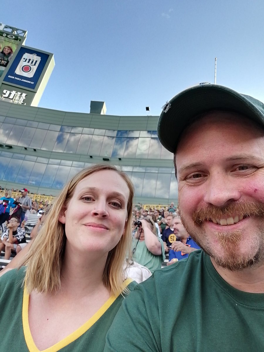allybecket's tweet photo. #GetLoudLambeau https://t.co/Z4sdvKLaDc