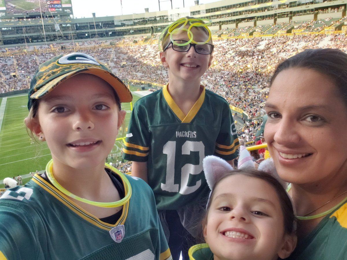 JillEllenS's tweet photo. #getloudlambeau https://t.co/WehiaLendj